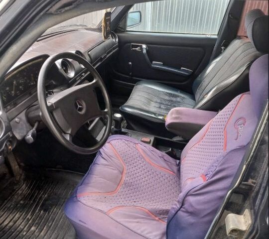 Синий Мерседес 200, объемом двигателя 2 л и пробегом 680 тыс. км за 1300 $, фото 6 на Automoto.ua