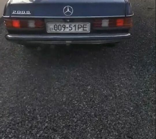 Синий Мерседес 200, объемом двигателя 2 л и пробегом 680 тыс. км за 1300 $, фото 3 на Automoto.ua
