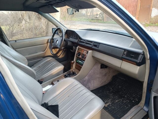 Синий Мерседес 200, объемом двигателя 0 л и пробегом 1 тыс. км за 1850 $, фото 1 на Automoto.ua