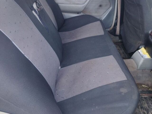 Синий Мерседес 200, объемом двигателя 2 л и пробегом 400 тыс. км за 1350 $, фото 10 на Automoto.ua