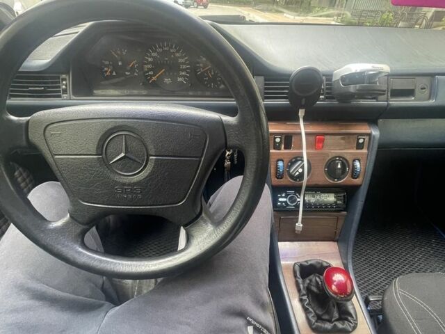 Синий Мерседес 200, объемом двигателя 2 л и пробегом 385 тыс. км за 1600 $, фото 11 на Automoto.ua