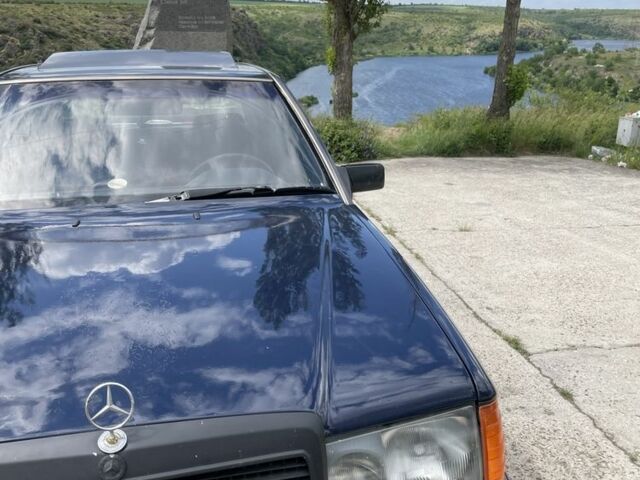 Синий Мерседес 200, объемом двигателя 2 л и пробегом 385 тыс. км за 1600 $, фото 9 на Automoto.ua