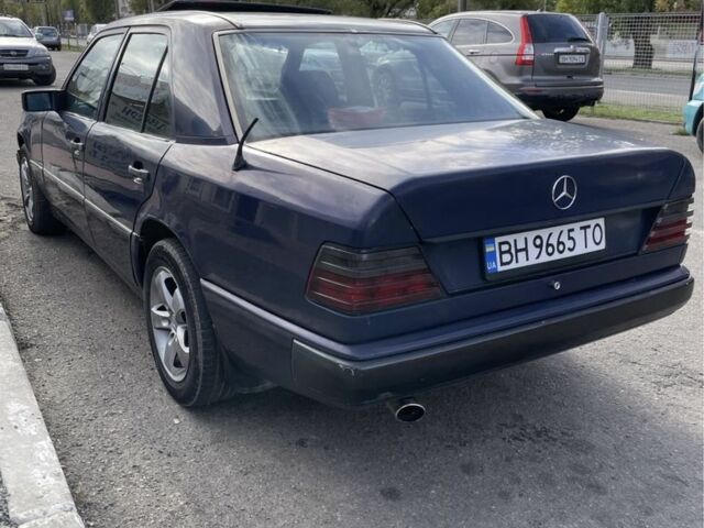 Синий Мерседес 200, объемом двигателя 2 л и пробегом 385 тыс. км за 1600 $, фото 1 на Automoto.ua