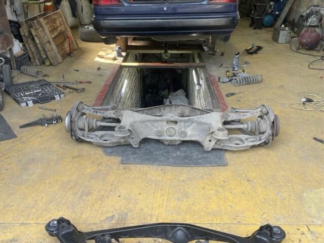 Синий Мерседес 200, объемом двигателя 2 л и пробегом 385 тыс. км за 1600 $, фото 6 на Automoto.ua