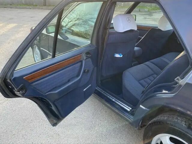 Синий Мерседес 200, объемом двигателя 2 л и пробегом 345 тыс. км за 1300 $, фото 10 на Automoto.ua