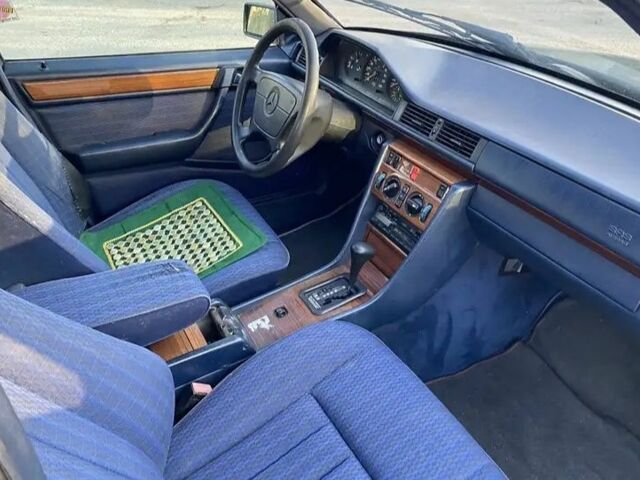 Синий Мерседес 200, объемом двигателя 2 л и пробегом 345 тыс. км за 1300 $, фото 13 на Automoto.ua