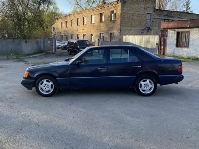 Синий Мерседес 200, объемом двигателя 2 л и пробегом 345 тыс. км за 1300 $, фото 2 на Automoto.ua