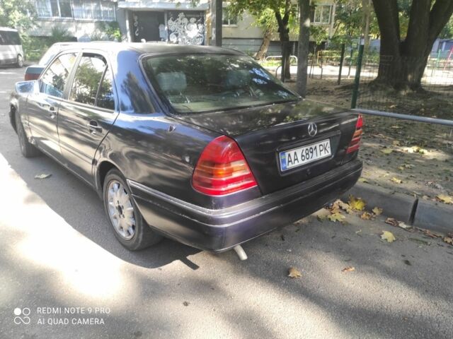 Синій Мерседес 200, об'ємом двигуна 2.2 л та пробігом 3 тис. км за 1670 $, фото 1 на Automoto.ua