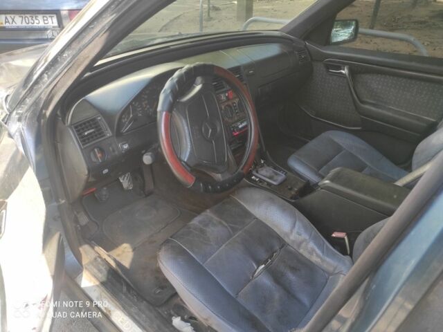 Синій Мерседес 200, об'ємом двигуна 2.2 л та пробігом 3 тис. км за 1670 $, фото 3 на Automoto.ua