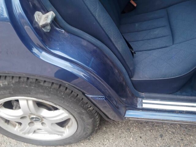 Синий Мерседес 200, объемом двигателя 2 л и пробегом 600 тыс. км за 2400 $, фото 13 на Automoto.ua