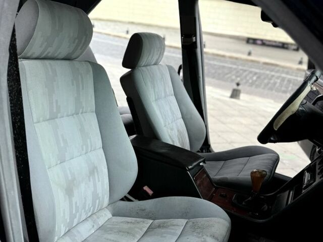 Синий Мерседес 200, объемом двигателя 1.8 л и пробегом 300 тыс. км за 1400 $, фото 6 на Automoto.ua