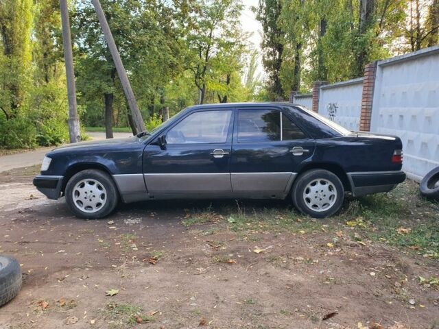 Синій Мерседес 200, об'ємом двигуна 2 л та пробігом 295 тис. км за 2600 $, фото 2 на Automoto.ua