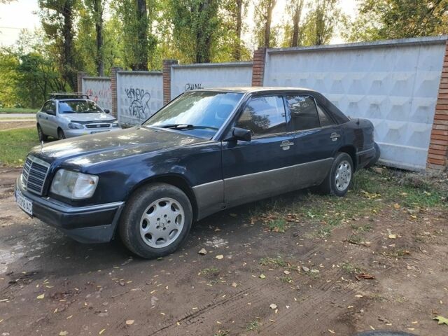 Синій Мерседес 200, об'ємом двигуна 2 л та пробігом 295 тис. км за 2600 $, фото 1 на Automoto.ua