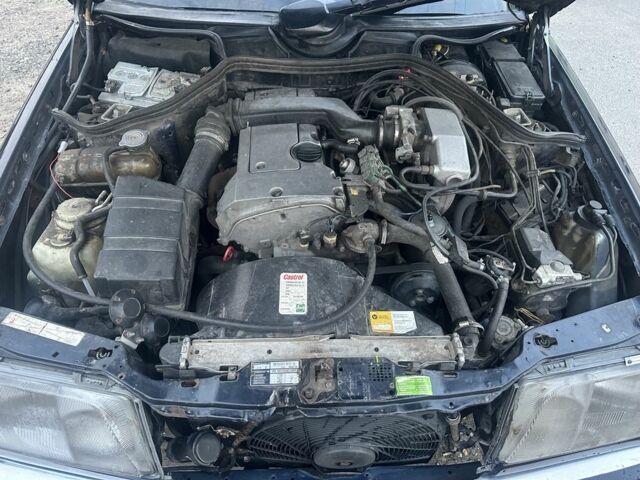 Синий Мерседес 200, объемом двигателя 2 л и пробегом 536 тыс. км за 2950 $, фото 5 на Automoto.ua