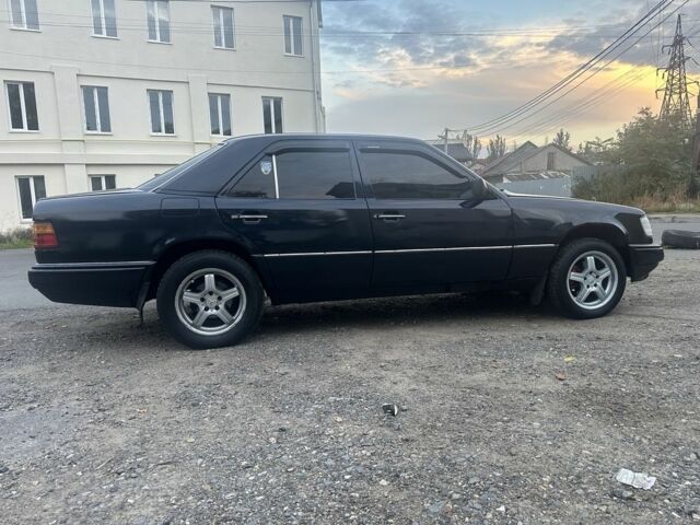 Синий Мерседес 200, объемом двигателя 2 л и пробегом 536 тыс. км за 2950 $, фото 3 на Automoto.ua