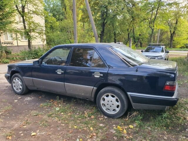 Синій Мерседес 200, об'ємом двигуна 2 л та пробігом 295 тис. км за 2600 $, фото 3 на Automoto.ua