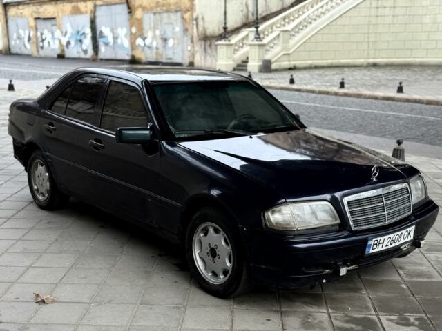 Синий Мерседес 200, объемом двигателя 1.8 л и пробегом 300 тыс. км за 1400 $, фото 2 на Automoto.ua