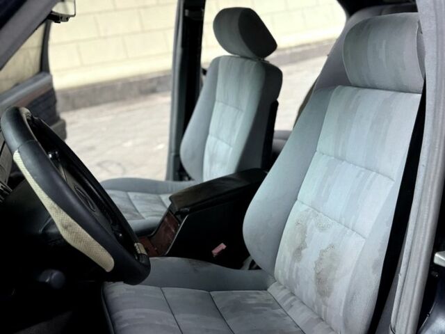 Синий Мерседес 200, объемом двигателя 1.8 л и пробегом 300 тыс. км за 1400 $, фото 7 на Automoto.ua