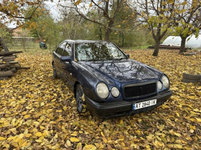 Синий Мерседес 200, объемом двигателя 2 л и пробегом 300 тыс. км за 1800 $, фото 3 на Automoto.ua