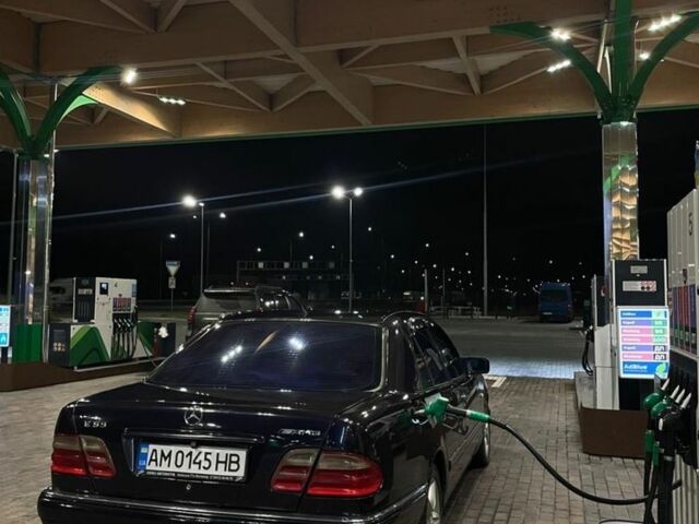 Синій Мерседес 200, об'ємом двигуна 2 л та пробігом 451 тис. км за 4000 $, фото 4 на Automoto.ua