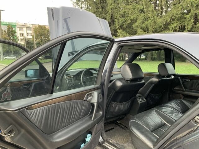 Мерседес 200 1996 у Здолбунове на Automoto.ua Синій Мерседес 200, об'ємом двигуна 2 л та пробігом 300 тис. км за 1900 $, фото 5 на Automoto.ua