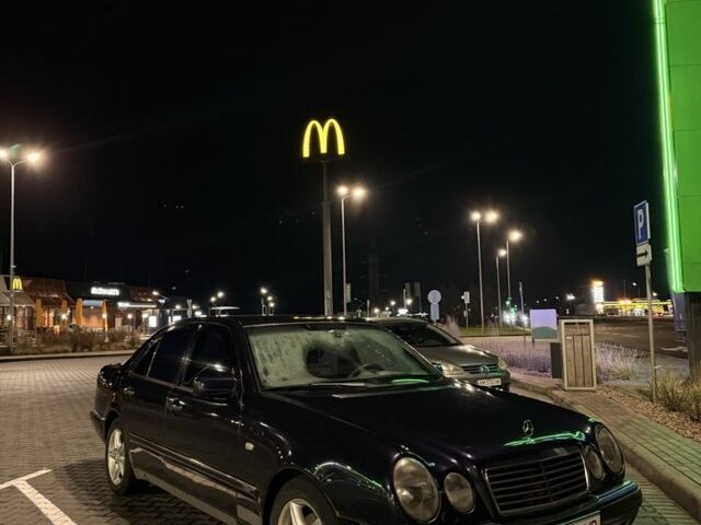 Синій Мерседес 200, об'ємом двигуна 2 л та пробігом 451 тис. км за 4000 $, фото 1 на Automoto.ua