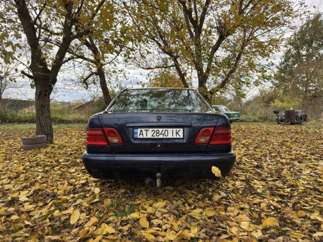 Синий Мерседес 200, объемом двигателя 2 л и пробегом 300 тыс. км за 1800 $, фото 5 на Automoto.ua