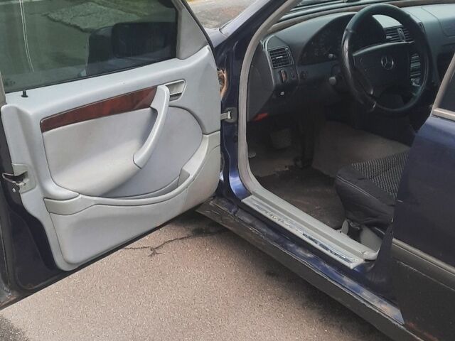 Синій Мерседес 200, об'ємом двигуна 2 л та пробігом 405 тис. км за 2100 $, фото 10 на Automoto.ua