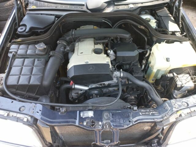 Синий Мерседес 200, объемом двигателя 2 л и пробегом 320 тыс. км за 3300 $, фото 7 на Automoto.ua