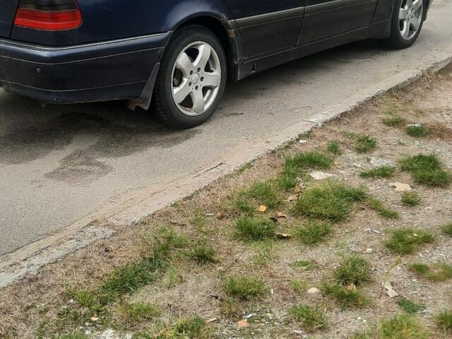 Синій Мерседес 200, об'ємом двигуна 2 л та пробігом 405 тис. км за 2100 $, фото 4 на Automoto.ua