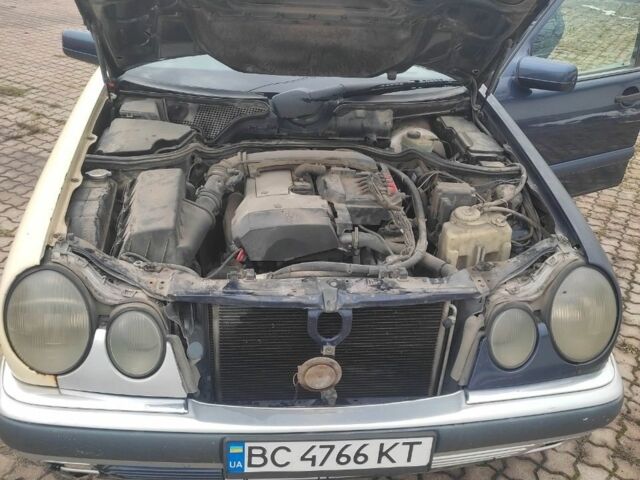 Синий Мерседес 200, объемом двигателя 2 л и пробегом 300 тыс. км за 1800 $, фото 14 на Automoto.ua