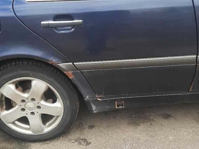 Синій Мерседес 200, об'ємом двигуна 2 л та пробігом 405 тис. км за 2100 $, фото 5 на Automoto.ua