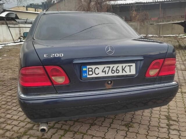 Синий Мерседес 200, объемом двигателя 2 л и пробегом 300 тыс. км за 1800 $, фото 6 на Automoto.ua