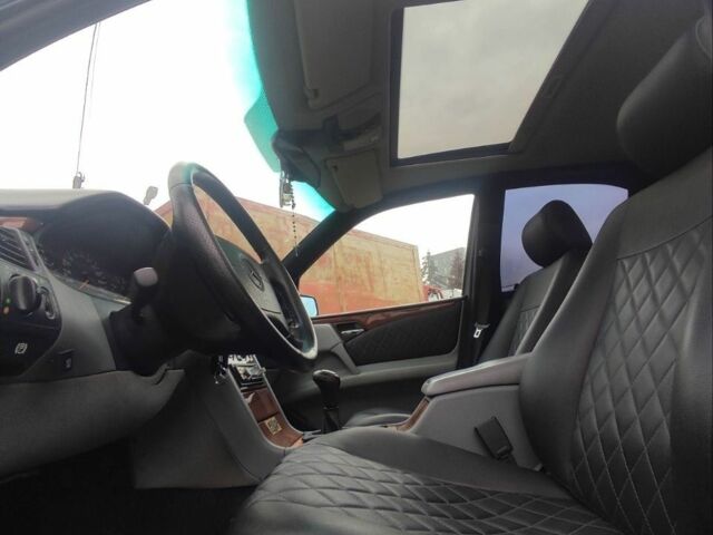 Синий Мерседес 200, объемом двигателя 2 л и пробегом 300 тыс. км за 1800 $, фото 10 на Automoto.ua