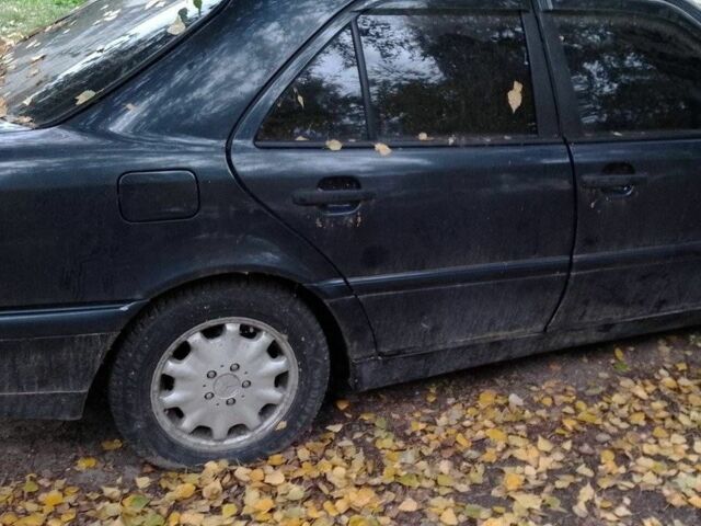 Синий Мерседес 200, объемом двигателя 1.8 л и пробегом 121 тыс. км за 650 $, фото 4 на Automoto.ua