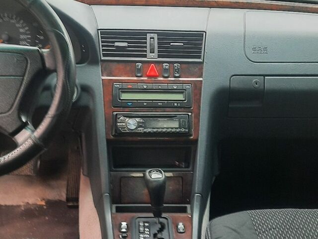 Синій Мерседес 200, об'ємом двигуна 2 л та пробігом 405 тис. км за 2100 $, фото 7 на Automoto.ua