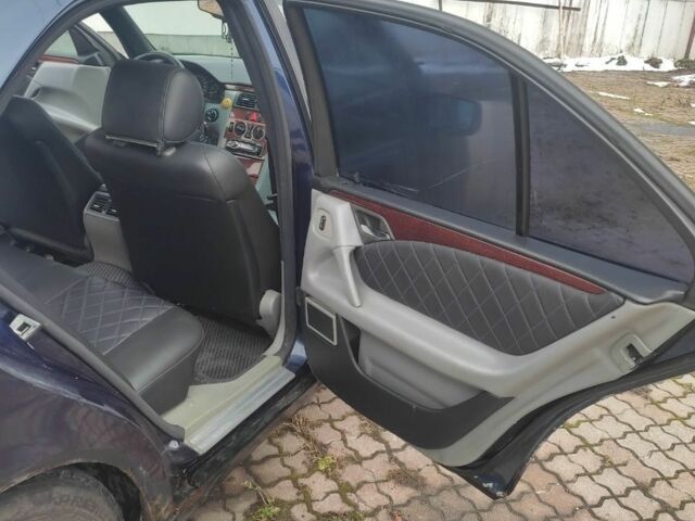 Синий Мерседес 200, объемом двигателя 2 л и пробегом 300 тыс. км за 1800 $, фото 13 на Automoto.ua