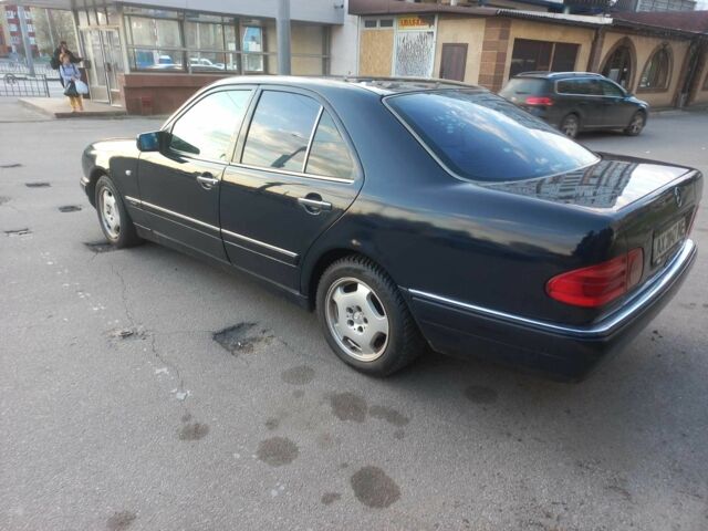 Синій Мерседес 200, об'ємом двигуна 2 л та пробігом 373 тис. км за 4350 $, фото 2 на Automoto.ua