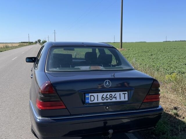 Синій Мерседес 200, об'ємом двигуна 2 л та пробігом 396 тис. км за 3200 $, фото 5 на Automoto.ua
