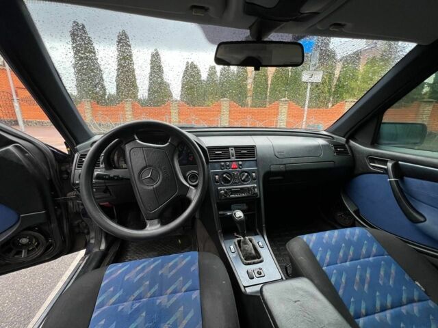 Синий Мерседес 200, объемом двигателя 0 л и пробегом 300 тыс. км за 2400 $, фото 7 на Automoto.ua