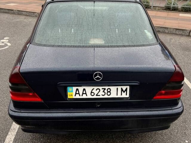 Синий Мерседес 200, объемом двигателя 0 л и пробегом 300 тыс. км за 2400 $, фото 13 на Automoto.ua
