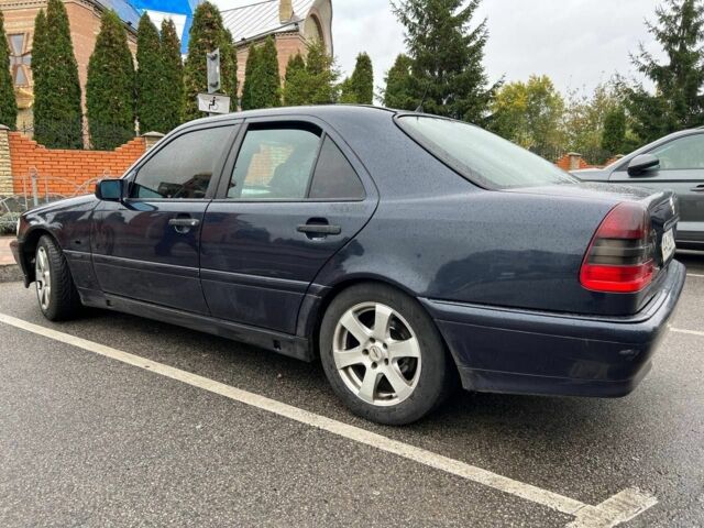 Синий Мерседес 200, объемом двигателя 0 л и пробегом 300 тыс. км за 2400 $, фото 14 на Automoto.ua