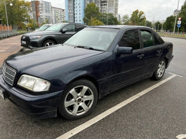 Синий Мерседес 200, объемом двигателя 0 л и пробегом 300 тыс. км за 2400 $, фото 8 на Automoto.ua