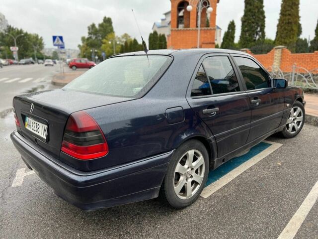 Синий Мерседес 200, объемом двигателя 0 л и пробегом 300 тыс. км за 2400 $, фото 12 на Automoto.ua