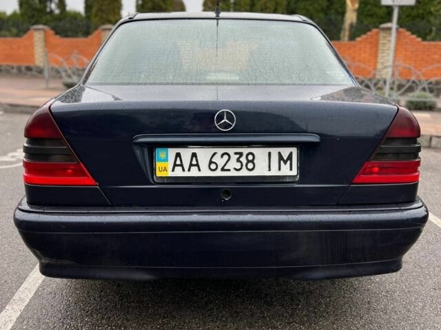Синий Мерседес 200, объемом двигателя 0 л и пробегом 300 тыс. км за 2400 $, фото 4 на Automoto.ua