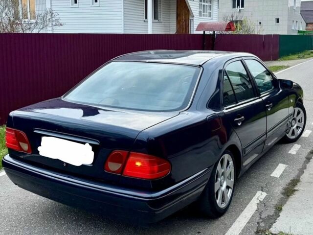 Синий Мерседес 200, объемом двигателя 2 л и пробегом 287 тыс. км за 2000 $, фото 3 на Automoto.ua