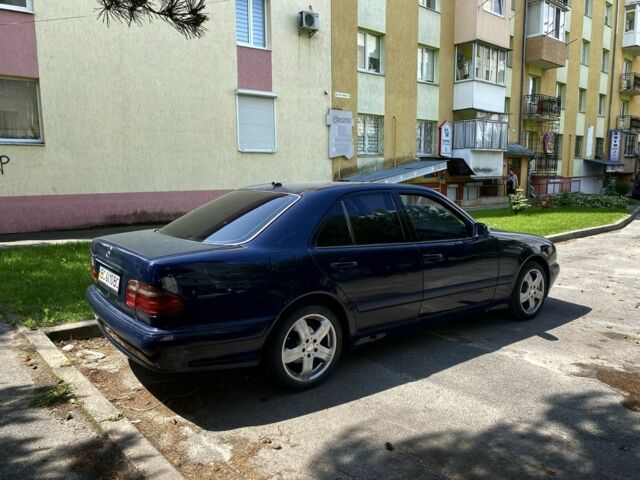 Синій Мерседес 200, об'ємом двигуна 2.2 л та пробігом 300 тис. км за 3250 $, фото 2 на Automoto.ua