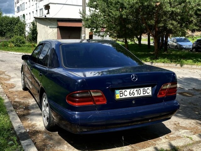 Синій Мерседес 200, об'ємом двигуна 2.2 л та пробігом 300 тис. км за 3250 $, фото 3 на Automoto.ua