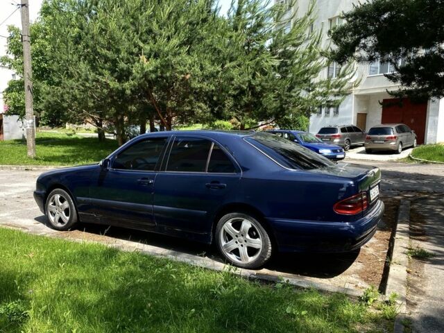 Синій Мерседес 200, об'ємом двигуна 2.2 л та пробігом 300 тис. км за 3250 $, фото 4 на Automoto.ua