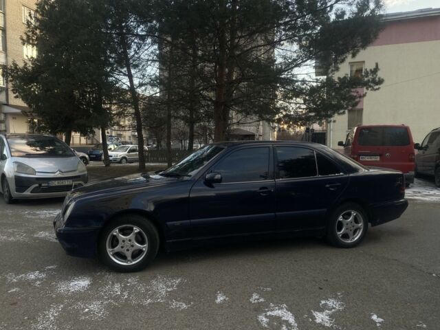 Синій Мерседес 200, об'ємом двигуна 2.2 л та пробігом 300 тис. км за 3250 $, фото 11 на Automoto.ua